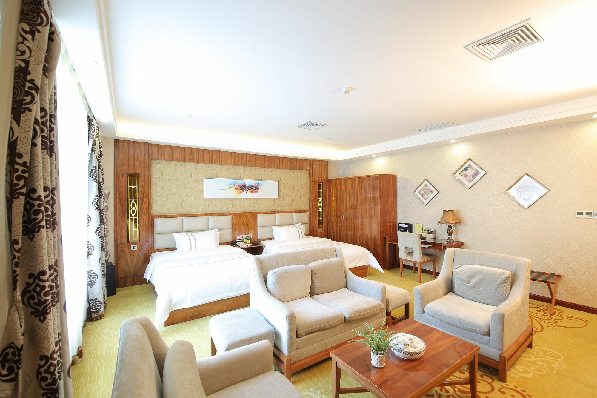 Oubon International Hotel Guangzhou Exteriör bild
